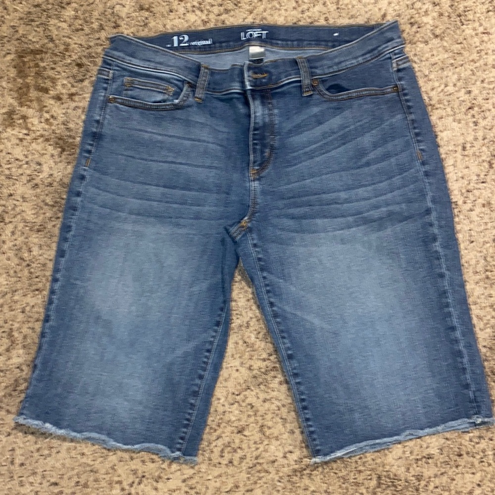 Ann Taylor Loft Jean Knee-Length Shorts Size 12 NWOT
